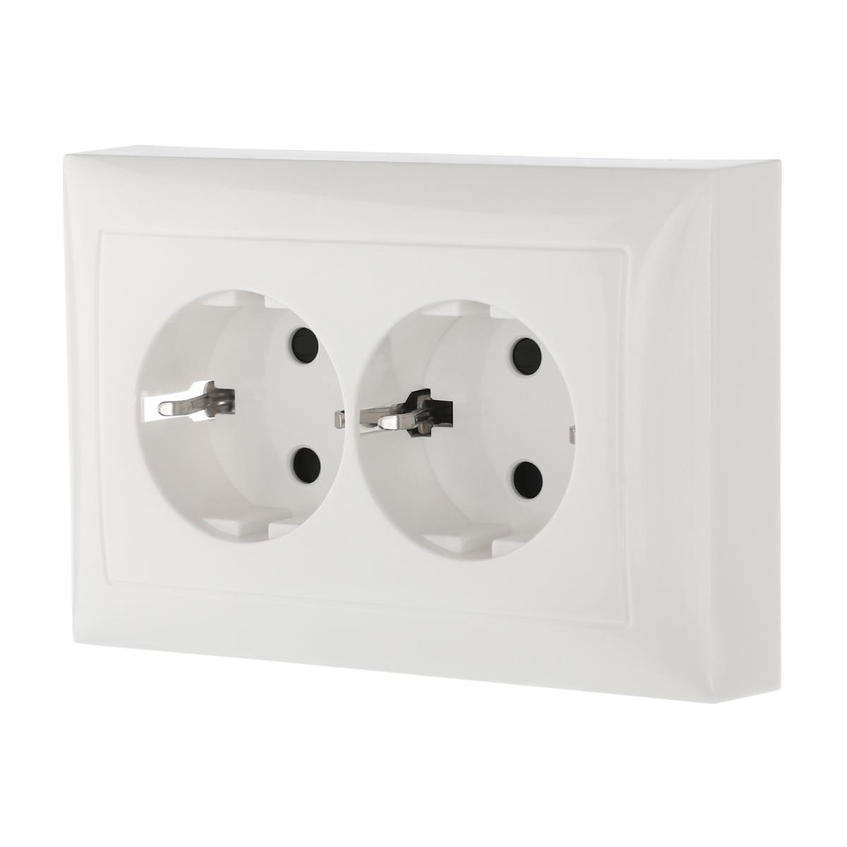 Розетка LK Studio двойная прямая с з/к, со шторками (белый) LK60 863704-1